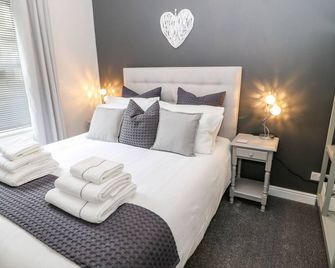 Victoria House - Holmfirth - Bedroom