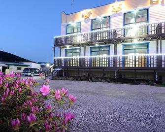 Bangpo Sea Pension - Anmyeondo - Edificio