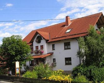 Cozy vacation apartment (60 sqm) for 2 persons with balcony - Motten - Будівля