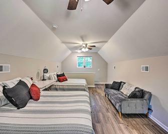Wooded Cottage - 3 Mi to Clemson University - Clemson - Living room