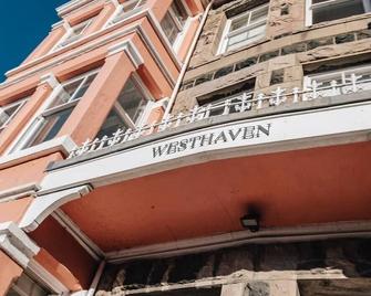 Spacious Luxury Seaside Apartment -Aberdovey - Pet Friendly- Free Parking Permit - Aberdyfi - Bangunan