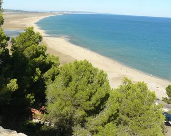 Standing Building, Swimming Pool, 5 Minutes From The Sea. - Lapalme - Playa