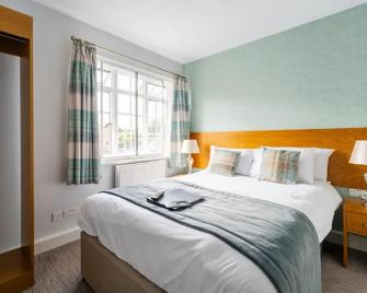 Queen Street Tap - Deal - Bedroom