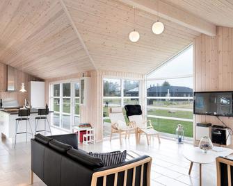 Holiday Home Engelina - 950m from the sea by Interhome - Hjørring - Living room