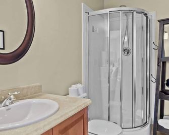 Freshwater Joys Jellybean 4br Gem in St - St. John's - Bathroom