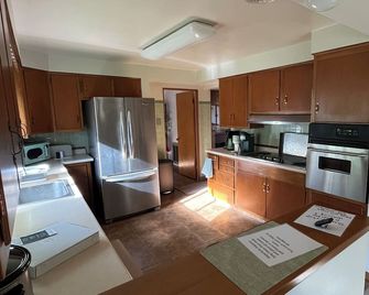 2BR 1 acre gorgeous park-like setting - Вашингтон - Кухня