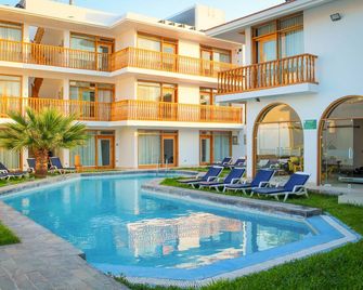 Hotel Boutique La Angostura - איקה - בריכה