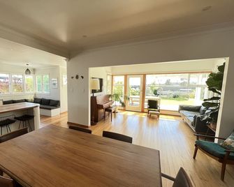 Family and Pet Friendly - Raglan - Comedor