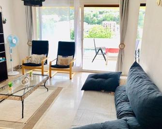 Appartement F2 cosy avec terrasse, plein sud, à 600m des cures et 400m du centre, animaux acceptés. - FR-1-703-79 - Amélie-les-Bains-Palalda - Huiskamer