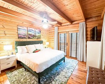 Spacious Cabin for 14 on Fightingtown Creek – Private Trout Fishing Retreat - McCaysville - Bedroom