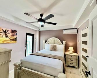 Pineridge Hideaway 1 Bedroom Apartment #1 - Arouca - Bedroom