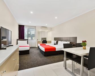 Quality Hotel Manor - Melbourne - Bedroom