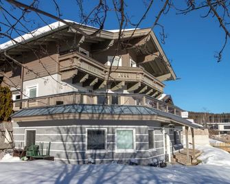 Plush Apartment in Neukirchen am Großvenediger near Ski Area - Wald Im Pinzgau - Building