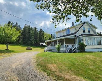 Behie House - charming home on the Strait of Canso - Guysborough - Building