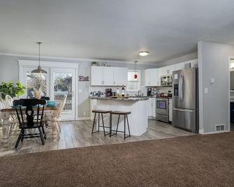 O' Sweet Shasta long stays amazing days - Pocatello - Kitchen