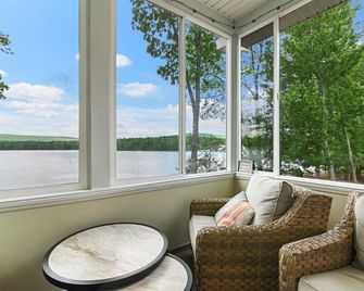 Enjoy lakefront comfort and beauty of all the seasons near the Poconos! - Drums - Balcony