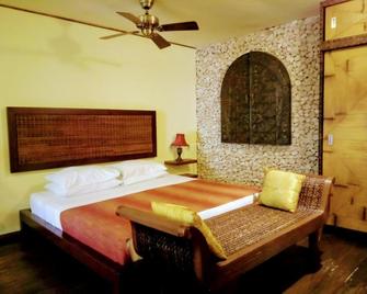 Angelina Beach Hotel - Daanbantayan - Bedroom