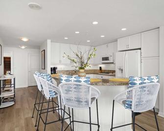 Bayside Condo with Incredible Views - San Diego - Dining room