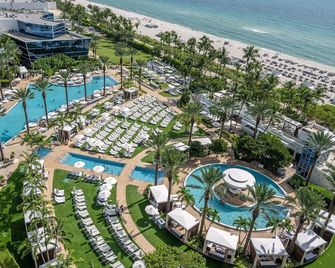 Ocean View Sorrento Studio at Fontainebleau / Balcony & Resort Access - Miami Beach - Pool