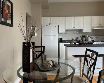 Central Canal Spacious 1 bedroom with private entry and private parking - Ottawa - Kitchen