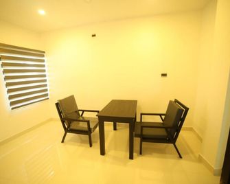 Sooryavamshi Residency - Kanhangad - Eetruimte