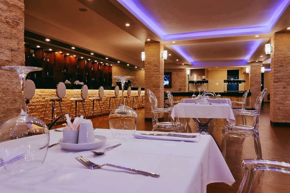 إل دوريا هوتل - لومي - مطعم