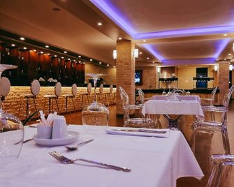 إل دوريا هوتل - لومي - مطعم