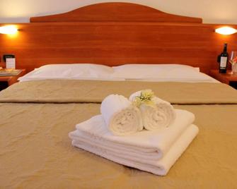 Hotel Miramonti - Bassano del Grappa - Bedroom