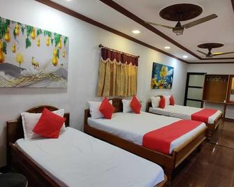 Hotel Dollar - Bhuj - Bedroom