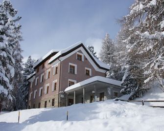Hostel by Randolins - Sankt Moritz - Edificio