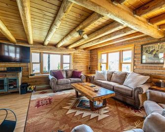 Cozy Cabin with Jaw-Dropping views of Gore Pass - Kremmling - Sala de estar