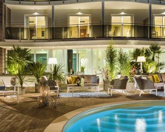 Grand Hotel Pietra Ligure - Pietra Ligure - Piscina