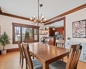 Fulton Lodge - Edina