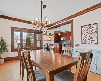 Fulton Lodge - Edina