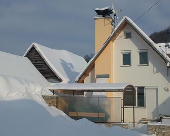 Penzión U Johna - Vysne Ruzbachy - Building