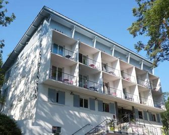 Hôtel Robinson - Auch - Gebäude