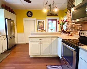 Charming Farmhouse Near Vmi, W&L, Svu And Vhc - Lexington - Kitchen