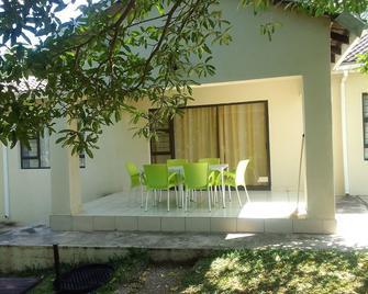 Sand River Cottages - Hazyview - Binnenhof