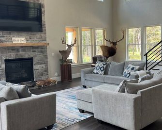 Large Living Minutes from Lake Sam Rayburn - Jasper - Huiskamer