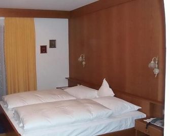 Hotel Pausa - Montan - Schlafzimmer