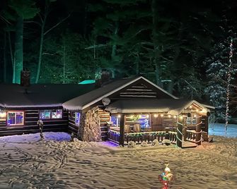 Shadowland River Lodge on Boardman River - Pet Friendly - Acreage - Private - Traverse City - Building
