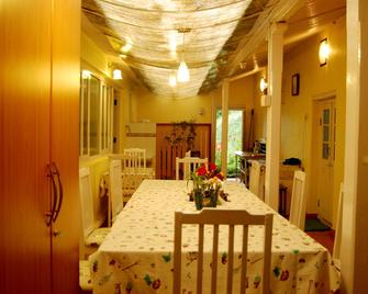 Bella Vista Stay - Ooty - Phòng ăn