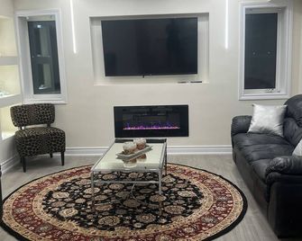 The Luxe Haven - 이스트 그윌림버리 - 거실