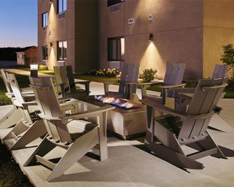 @HOME by Best Western Walkerton - Walkerton - Binnenhof