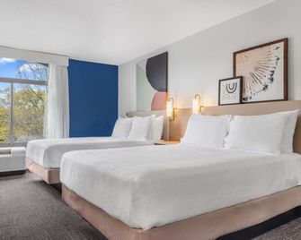 سبارك باي هيلتون تشارلوت إيربورت آي-77 - تشارلوت (نورث كارولينا) - غرفة نوم
