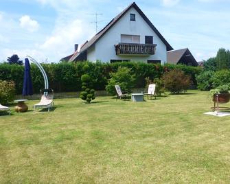 Ferienwohnung, 40qm, 1 Schlafzimmer, max. 2 Personen - Breisach am Rhein - Innenhof