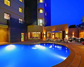 Corp Amman Hotel - Amman - Uima-allas