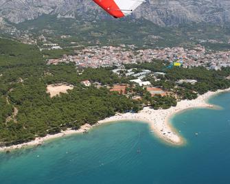 Apartment Two Bedrooms, Two Balconies With Sea And Mountain Views - Makarska - Building