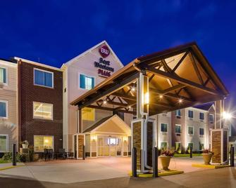 Best Western Plus Menomonie Inn & Suites - Menomonie - Gebäude