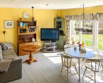 Nice Home In Listerby With Wifi - Fällö - Sala de estar